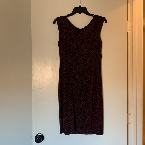 Red and black cocktail dress - Picture 4 of 4